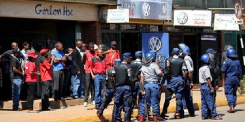 police block ZCTU demonstration 11 october 2018 at the ZCTU head office in Harare